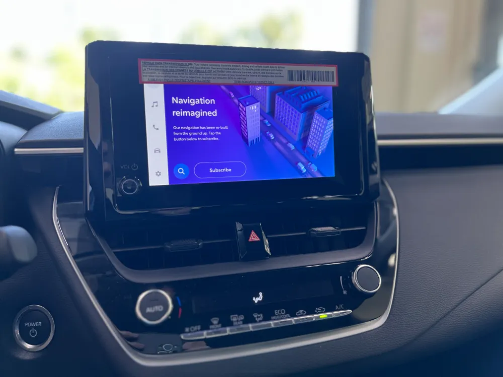 2023 toyota corolla hybrid le white 11